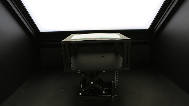 Lens surface measuring instrument