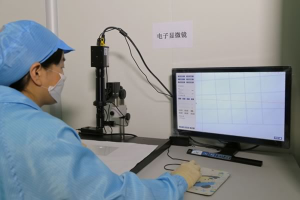 High magnification CCD electron microscope is applied for testing surface defects